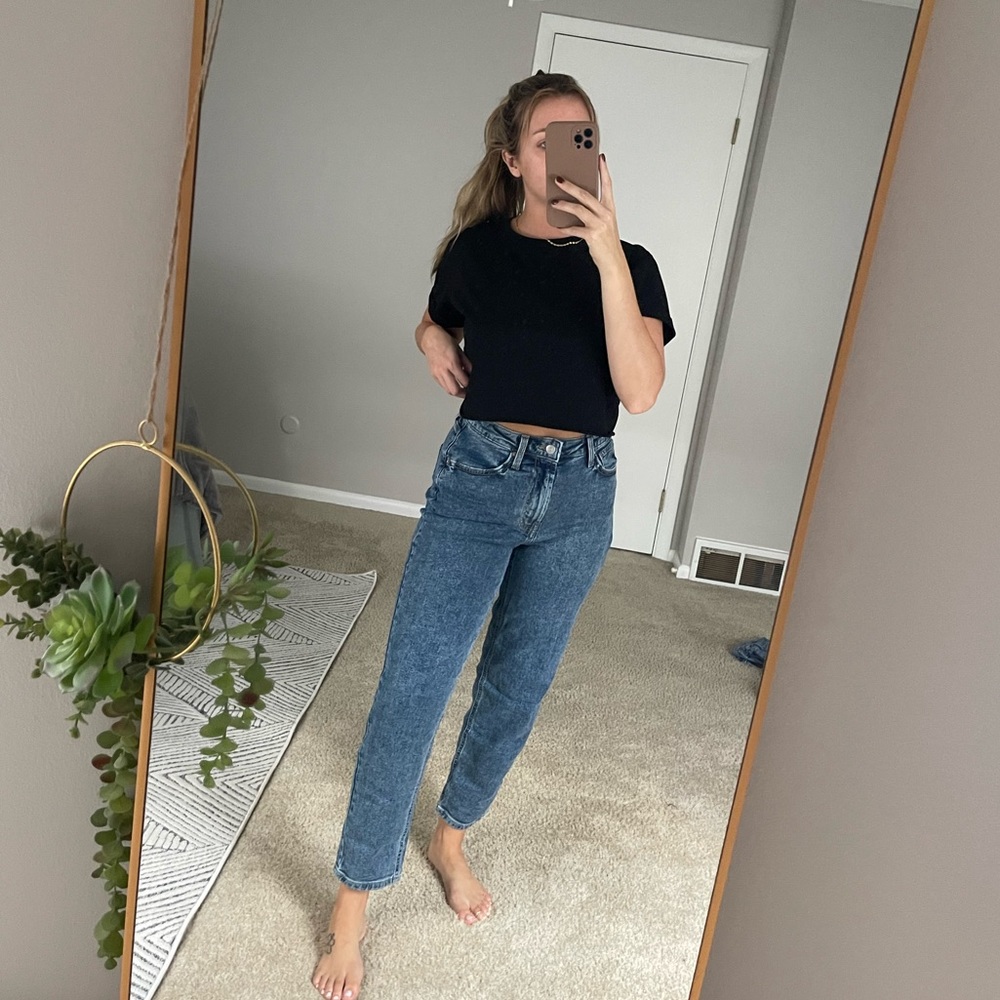 Medium wash mom Jean